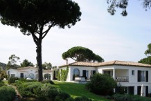 LOCATION : VILLA MODERNE D'EXCEPTION - VUE MER - JARDIN 10 000 M²