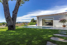 Maison de village avec piscine à 100 m de la place des lices