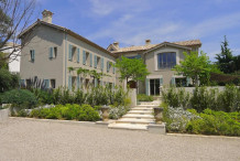 Belle villa avec 6 chambres, piscine et tennis au Cap d'Antibes