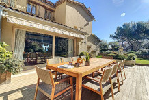 Waterfront villa with private swimming pool and sea view